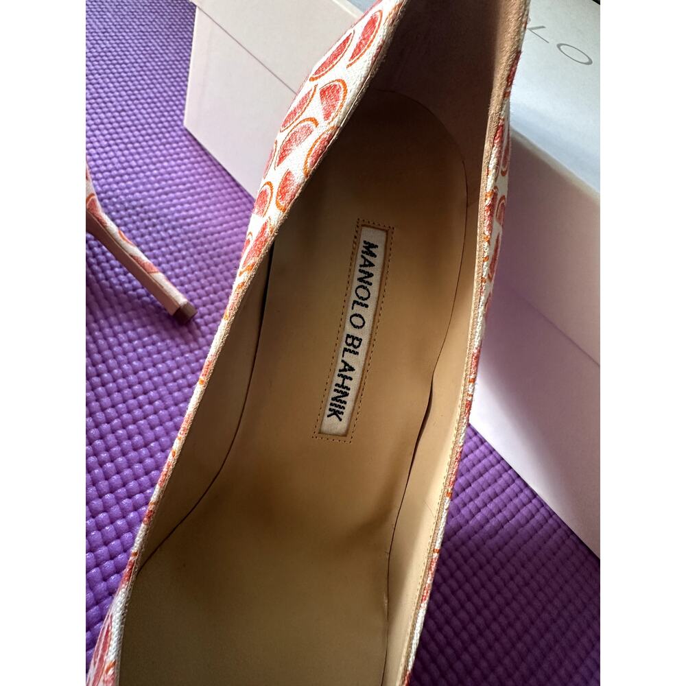 New $745 Manolo Blahnik Pumps Size 37 EU 7 US White Orange Linen Grapefruit - Picture 4 of 12